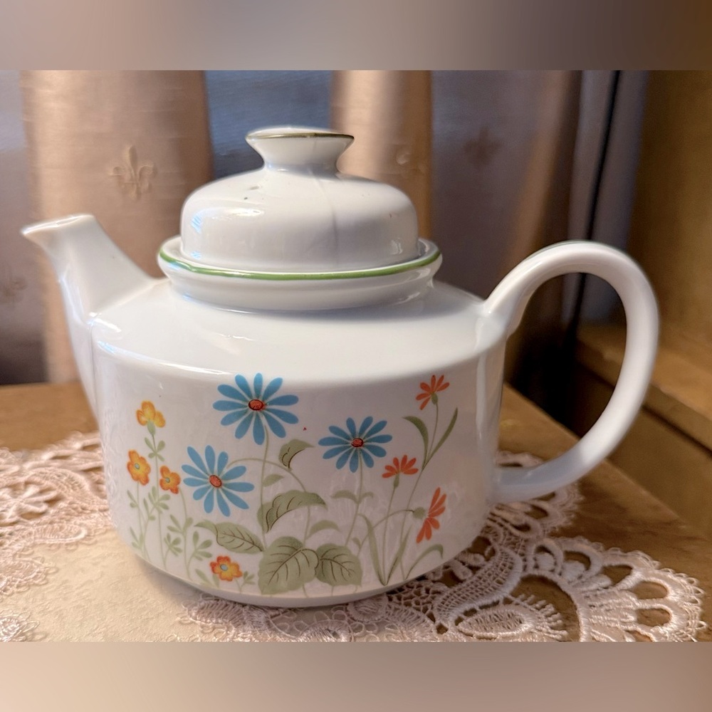 Vintage 1970’s White Porcelain Blue/Orange Wildflower Design Tea Pot